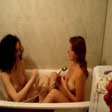 Lesbianas jugando en la ducha